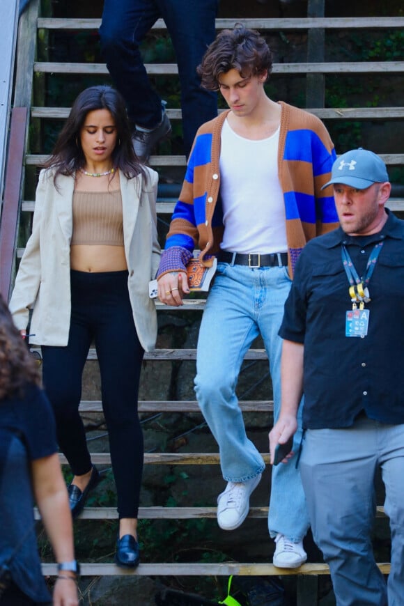 Exclusif - Shawn Mendes et sa compagne Camila Cabello, main dans la main, avant le festival "Global Citizen Live" à New York, le 24 septembre 2021.
