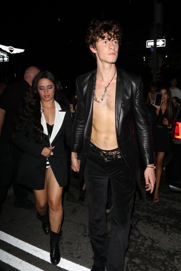 Shawn Mendes et sa compagne Camila Cabello arrivent à une after party après la soirée du Met Gala (Met Ball) à New York, le 13 septembre 2021.