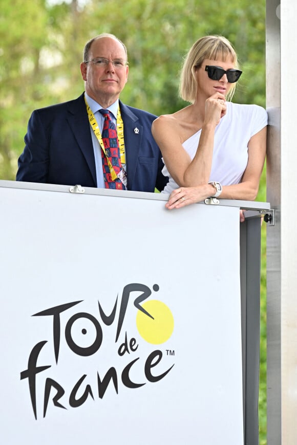 Exclusif - Le prince Albert II de Monaco et la princesse Charlene durant le 1er jour du Tour de France à Nice. Un tour de France placé sous des mesures sanitaires strictes en période de COVID-19. © Bruno Bebert / Bestimage