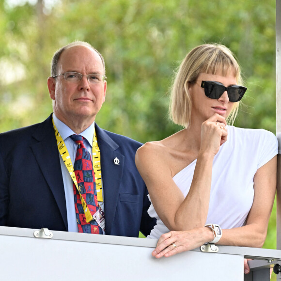 Exclusif - Le prince Albert II de Monaco et la princesse Charlene durant le 1er jour du Tour de France à Nice. Un tour de France placé sous des mesures sanitaires strictes en période de COVID-19. © Bruno Bebert / Bestimage