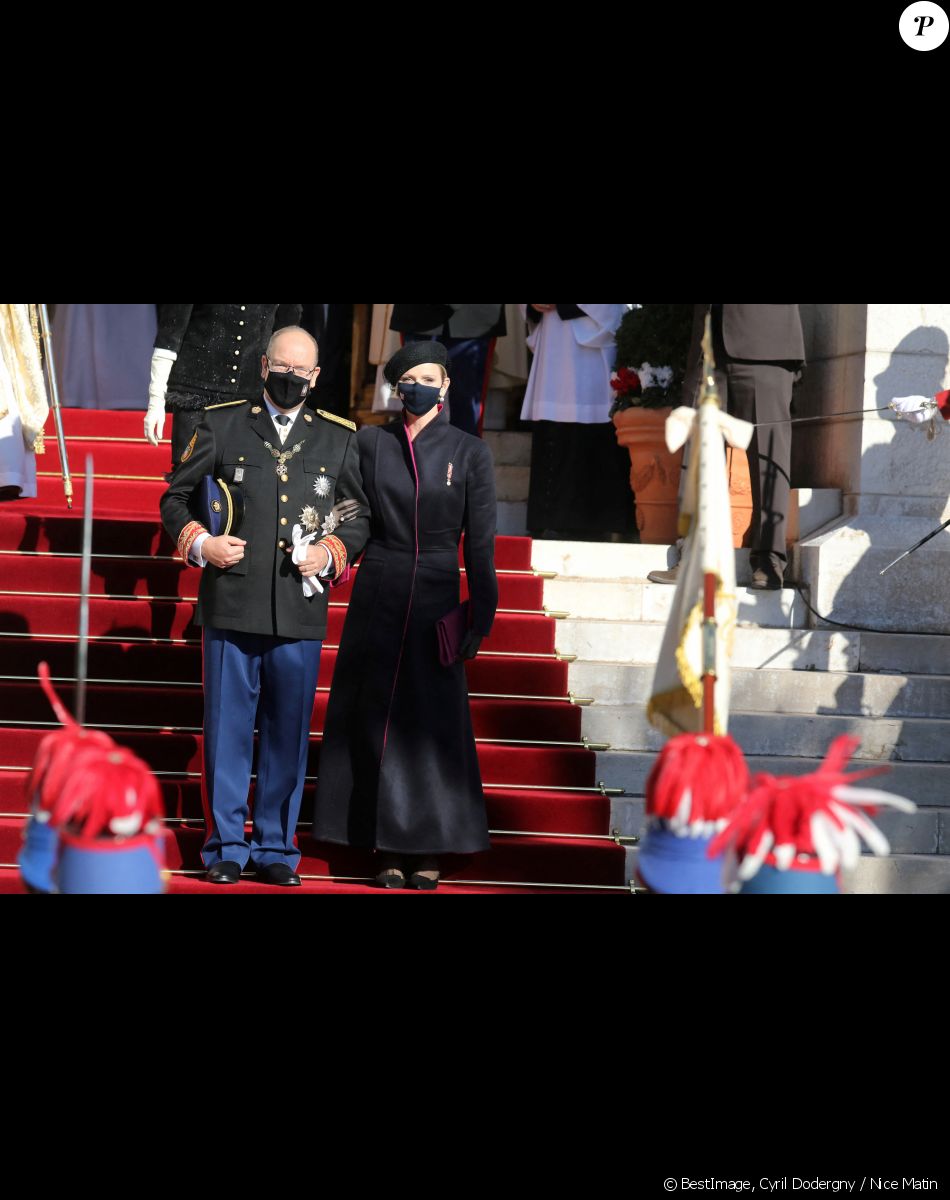 Le prince Albert II de Monaco, la princesse Charlène de Monaco - Sorties - La famille princière assiste à la messe d'action de grace avec Te Deum à la cathédrale de Monaco à l'occasion de la Fête Nationale 2020 de la principauté de Monaco le 19 novembre 2020. © Cyril Dodergny / Nice Matin / Bestimage