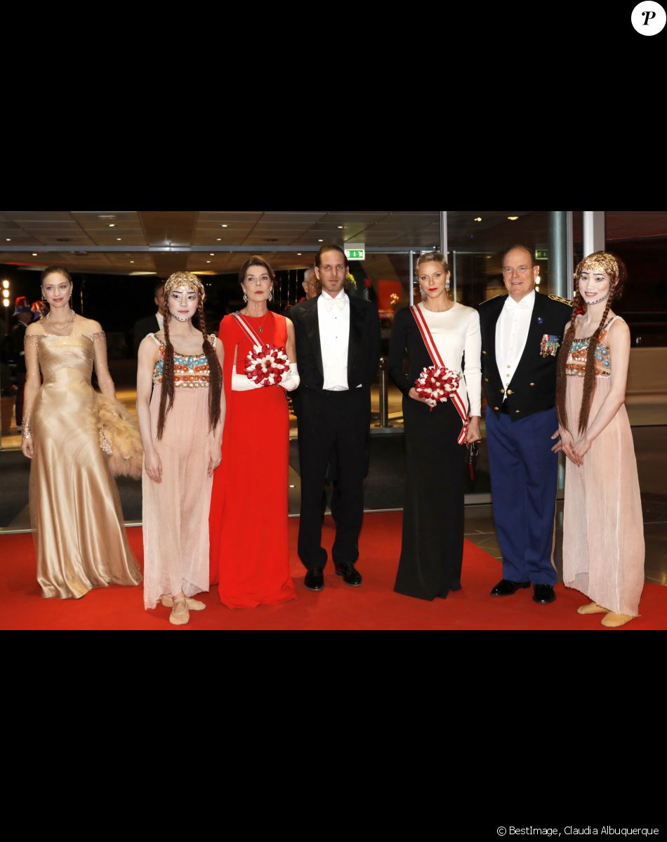 Beatrice Borromeo, la princesse Caroline de Hanovre, son fils Andrea Casiraghi, la princesse Charlene et le prince Albert II de Monaco - Soirée de gala au Grimaldi Forum le 19 novembre 2018 dans le cadre de la Fête Nationale Monégasque 2018. Cette année, c'est le ballet Samsom et Dalila de Camille Saint Saens avec l'orchestre philharmonique de Monte Carlo, les choeurs de Monte Carlo et les Ballets de l'Opéra de Shangai qui est joué sur la scène de la salle des Princes. © Claudia Albuquerque/ Bestimage