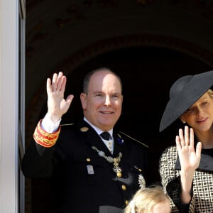 Le prince Albert II de Monaco, sa femme la princesse Charlene et leurs enfants, la princesse Gabriella et le prince Jacques - La famille princière de Monaco au balcon du palais lors de la fête nationale monégasque, à Monaco. Le 19 novembre 2018. © Dominque Jacovides / Bestimage