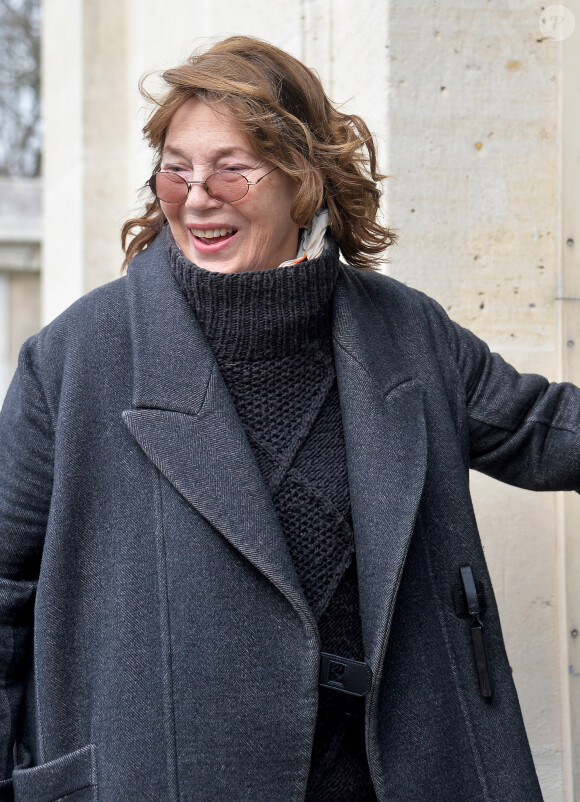 Jane Birkin - Arrivées aux obsèques de Anna Karina en la chapelle de l'Est au cimetière du Père Lachaise à Paris. Le 21 décembre 2019 