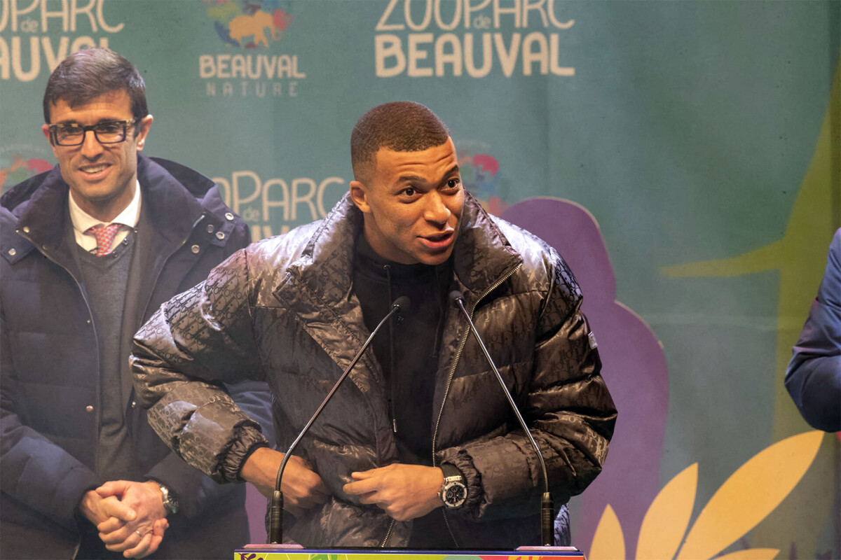 Photo Discours Du Parrain Kylian Mbappé Lors De La Cérémonie Des Noms Pour Les Deux Bébés 6421