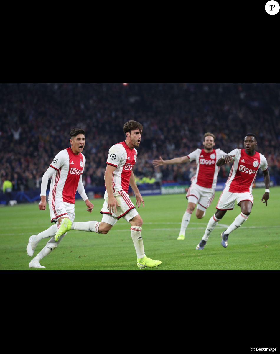 Edson Alvarez (Ajax), Nico Tagliafico (Ajax), Daley Blind (Ajax) ,Quincy Promes (Ajax) lors du match UEFA Ligue des Champions opposant l'Ajax Amsterdam au LOSC Lille au stade Johan Cruijff à Amsterdam, Pays-Bas, le 17 septembre 2019.