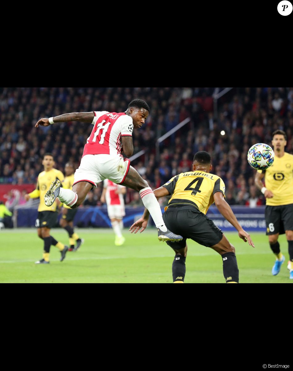 Quincy Promes (Ajax) marque le premier but pour l'Ajax lors du match UEFA Ligue des Champions opposant l'Ajax Amsterdam au LOSC Lille au stade Johan Cruijff à Amsterdam, Pays-Bas, le 17 septembre 2019.
