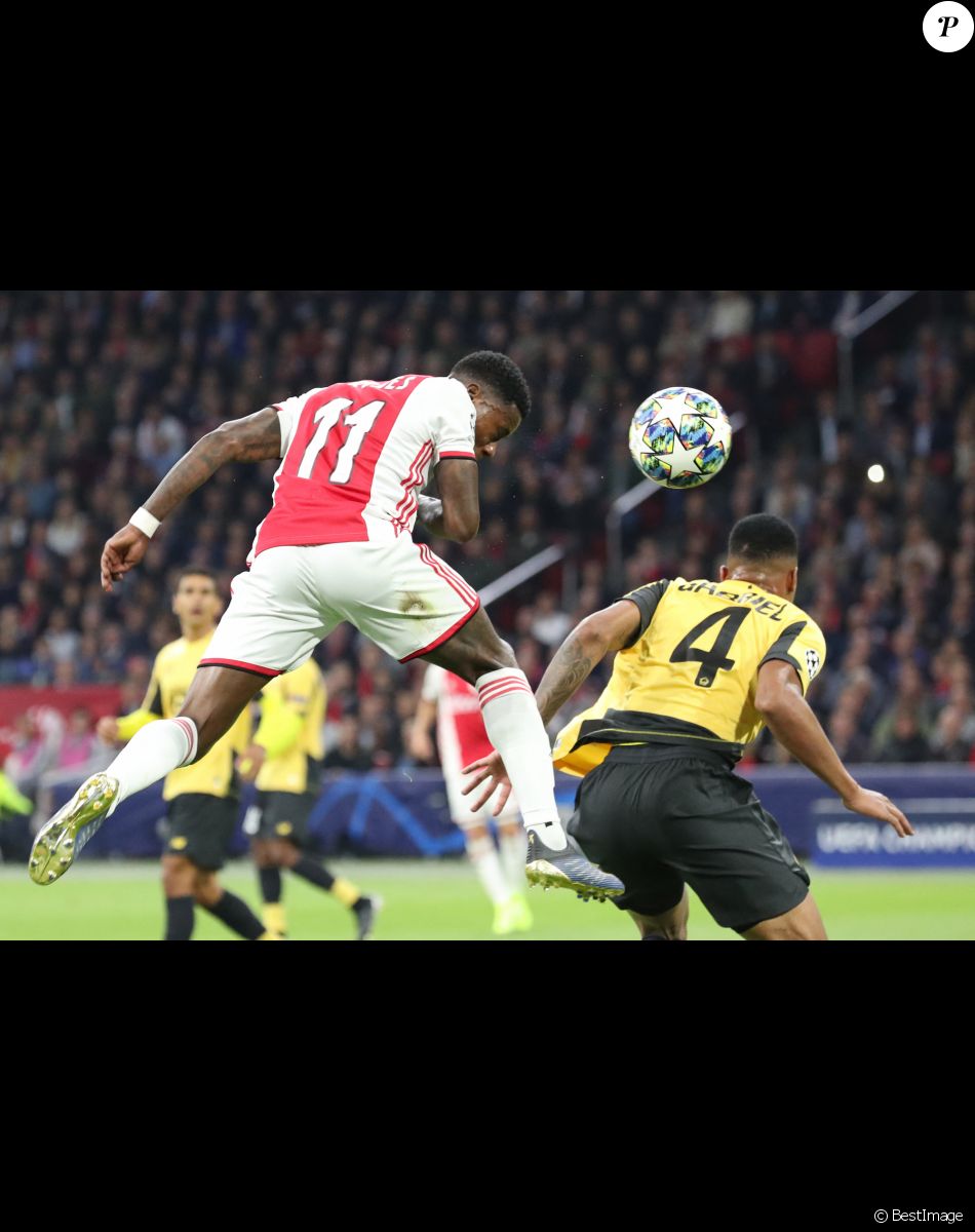 Quincy Promes (Ajax) marque le premier but pour l'Ajax lors du match UEFA Ligue des Champions opposant l'Ajax Amsterdam au LOSC Lille au stade Johan Cruijff à Amsterdam, Pays-Bas, le 17 septembre 2019.