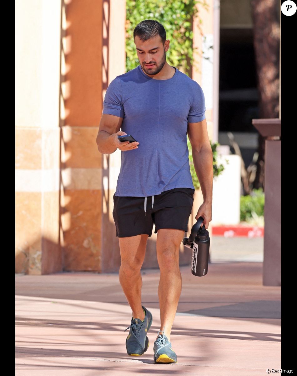 Exclusif - Sam Asghari, le fiancé de Britney Spears, est en tenue de sport à Thousand Oaks le 27 octobre 2021.