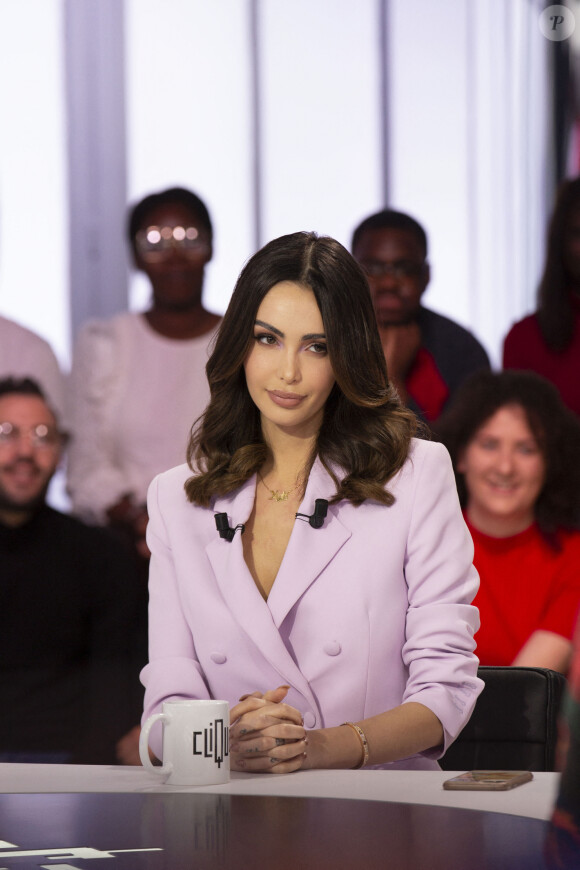 Exclusif - Nabilla Benattia-Vergara - Enregistrement de l'émission "Clique" présentée par M. Achour sur Canal Plus à Issy-les-Moulineaux le 31 janvier 2020. © Jack Tribeca/Bestimage