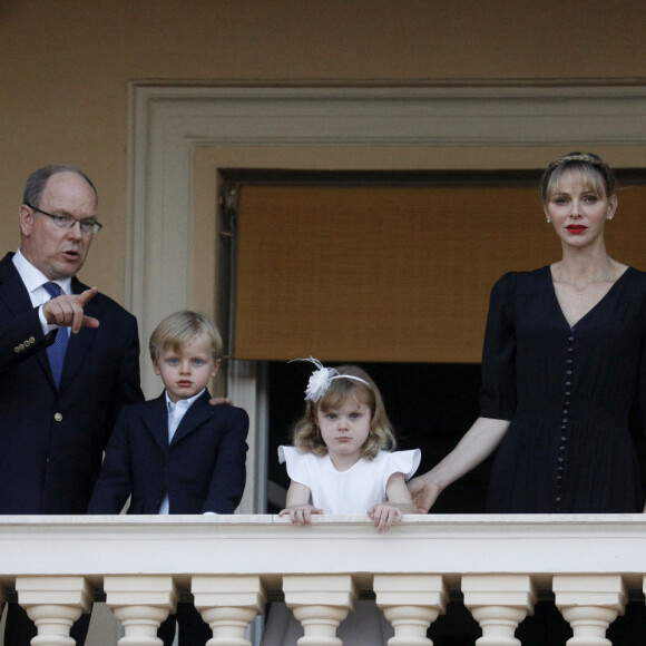 Le prince Albert II de Monaco, la princesse Charlène et leurs enfants le prince Jacques et la princesse Gabriella - La famille princière de Monaco assiste au feu de la Saint Jean dans la cours du palais princier à Monaco le 23 juin 2020. La soirée est animée par le groupe folklorique "La Palladienne". © Dylan Meiffret / Nice Matin / Bestimage