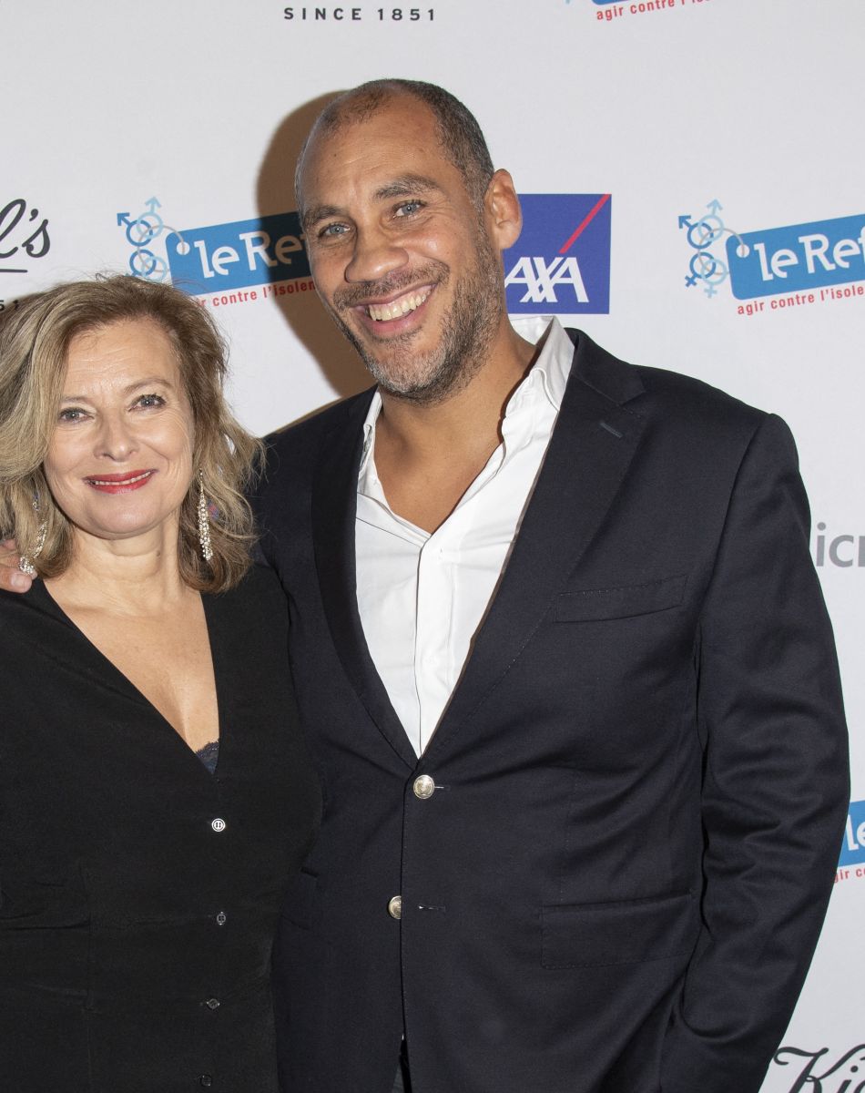 Exclusif - Valérie Trierweiler et son compagnon Romain Magellan - 2ème soirée de Gala au profit de l'association nationale "Le Refuge" et de ses actions de soutien aux jeunes LGBT+ victimes d'homophobie ou de transphobie, au théâtre des Folies Bergère à Paris, le 18 novembre 2019.