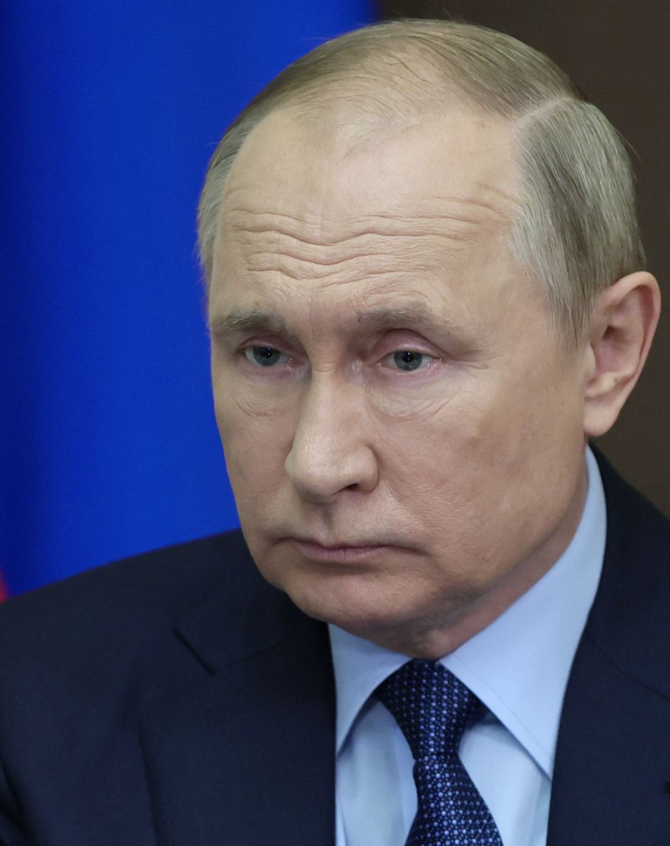 Le président russe Vladimir Poutine tient une réunion par vidéoconférence avec des membres du gouvernement russe à Sotchi, Russie, le 24 novembre 2021. © Mikhaïl Metzel/PISCINE/Tass/Bestimage