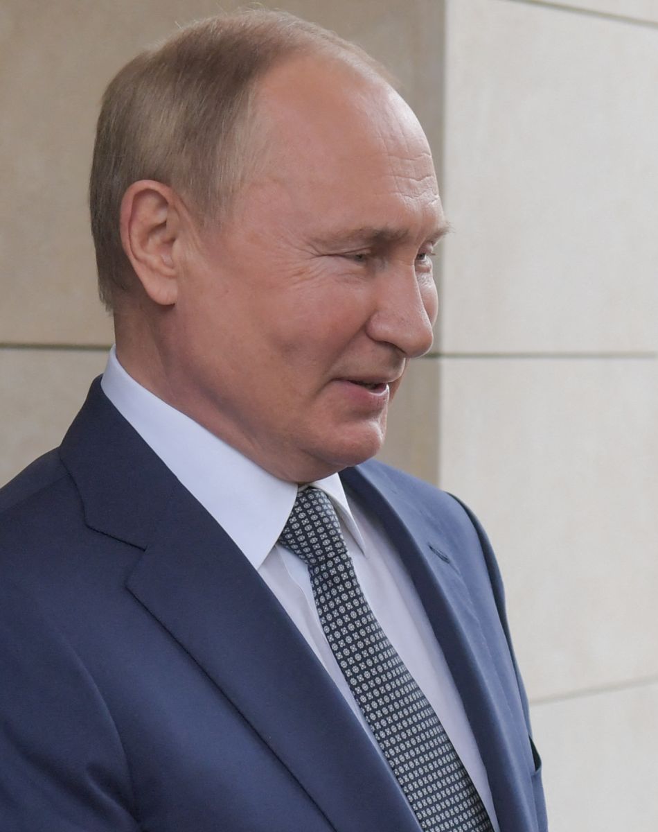 Le président russe Vladimir Poutine rencontre le président Mahmoud Abbas de l'État de Palestine à la résidence Bocharov Ruchei à Sotchi, Russie © Yevgeny Biyatov/PISCINE/Tass/Bestimage