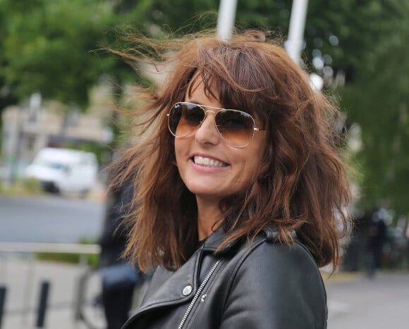 Faustine Bollaert quitte les studios Radio France à Paris. Le 3 mai 2021 