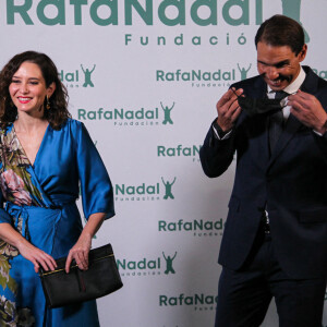 Rafael Nadal, fondateur de Rafa Nadal Foundation et Isabel Diaz Ayuso, présidente de la communauté de Madrid - Rafael Nadal fête le 10 ème anniversaire de son association "RafaNadal Foundation" au Consulat italien à Madrid, le 18 novembre 2021.