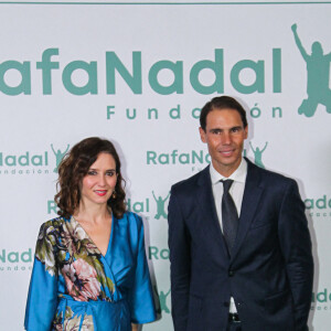 Rafael Nadal, fondateur de Rafa Nadal Foundation et Isabel Diaz Ayuso, présidente de la communauté de Madrid - Rafael Nadal fête le 10 ème anniversaire de son association "RafaNadal Foundation" au Consulat italien à Madrid, le 18 novembre 2021.