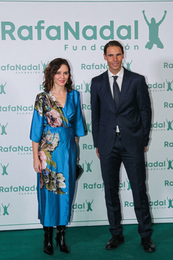 Rafael Nadal, fondateur de Rafa Nadal Foundation et Isabel Diaz Ayuso, présidente de la communauté de Madrid - Rafael Nadal fête le 10 ème anniversaire de son association "RafaNadal Foundation" au Consulat italien à Madrid, le 18 novembre 2021.