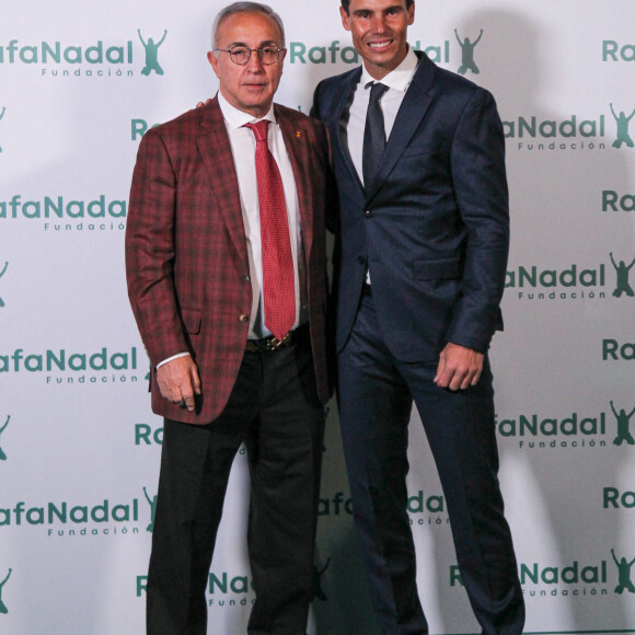 Alejandro Blanco, président de COE (Comité Olympique Espagnol) et Rafael Nadal, fondateur de Rafa Nadal Foundation - Rafael Nadal fête le 10 ème anniversaire de son association "RafaNadal Foundation" au Consulat italien à Madrid, le 18 novembre 2021.