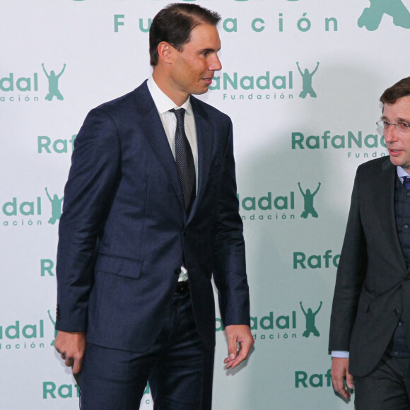 Rafael Nadal, fondateur de Rafa Nadal Foundation et Jose Luis Martinez-Almeida, maire de Madrid - Rafael Nadal fête le 10 ème anniversaire de son association "RafaNadal Foundation" au Consulat italien à Madrid, le 18 novembre 2021.