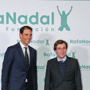Rafael Nadal, fondateur de Rafa Nadal Foundation et Jose Luis Martinez-Almeida, maire de Madrid - Rafael Nadal fête le 10 ème anniversaire de son association "RafaNadal Foundation" au Consulat italien à Madrid, le 18 novembre 2021.