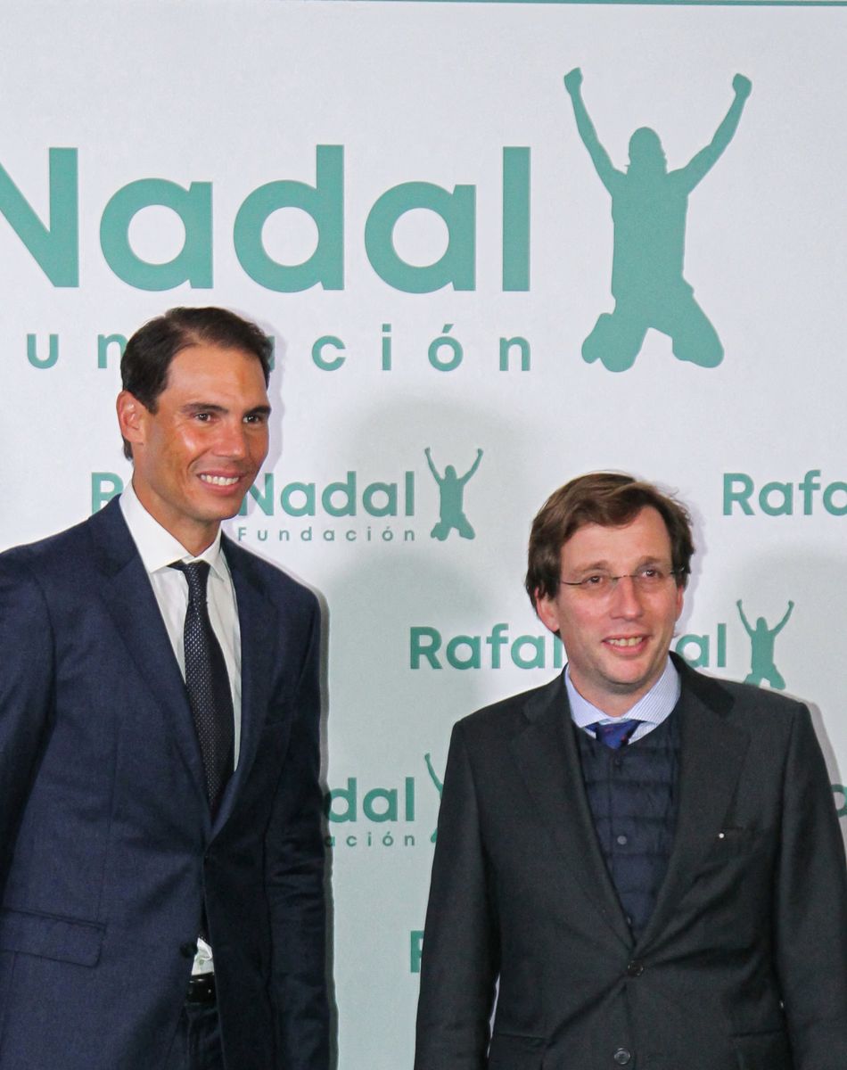 Rafael Nadal, fondateur de Rafa Nadal Foundation et Jose Luis Martinez-Almeida, maire de Madrid - Rafael Nadal fête le 10 ème anniversaire de son association "RafaNadal Foundation" au Consulat italien à Madrid, le 18 novembre 2021.