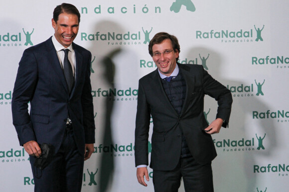 Rafael Nadal, fondateur de Rafa Nadal Foundation et Jose Luis Martinez-Almeida, maire de Madrid - Rafael Nadal fête le 10 ème anniversaire de son association "RafaNadal Foundation" au Consulat italien à Madrid, le 18 novembre 2021.