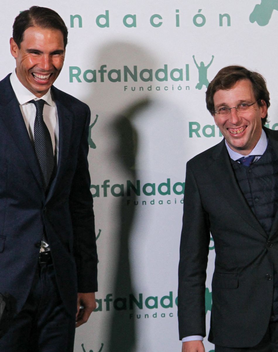 Rafael Nadal, fondateur de Rafa Nadal Foundation et Jose Luis Martinez-Almeida, maire de Madrid - Rafael Nadal fête le 10 ème anniversaire de son association "RafaNadal Foundation" au Consulat italien à Madrid, le 18 novembre 2021.