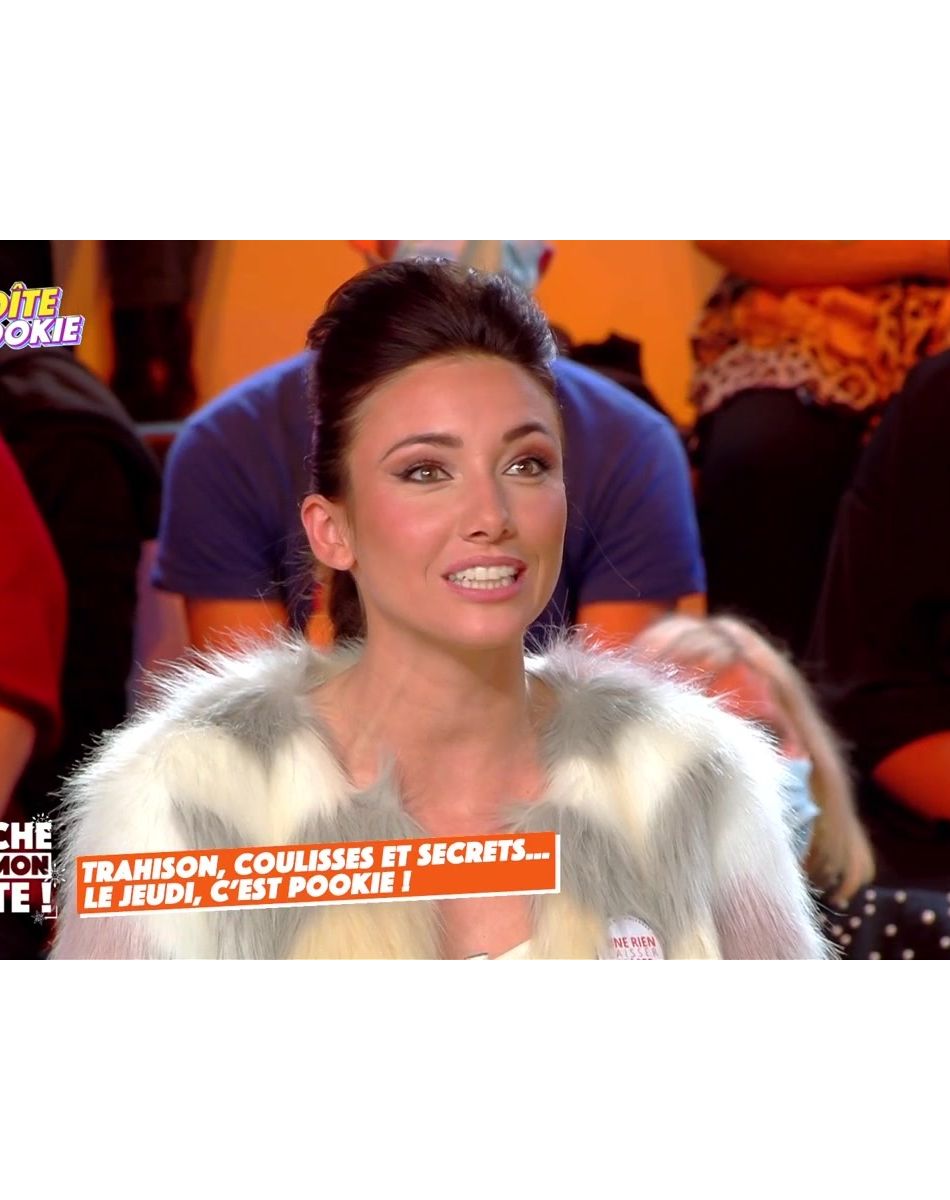 Delphine Wespiser est vexée par les critiques de ses collègues, face aux photos de son compagnon Roger Erhart.