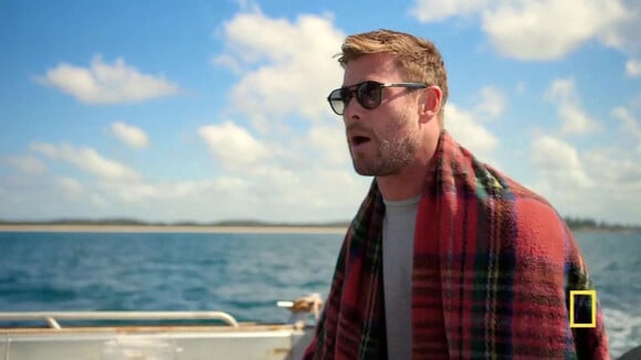 Chris Hemsworth nage avec les requins pour les besoins d'un nouveau documentaire de National Geographic à Los Angeles. Le 5 juillet 2021.