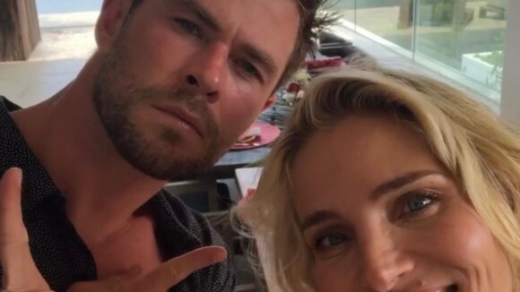 Chris Hemsworth et Elsa Pataky plus amoureux que jamais : tendres baisers dans les rues de Prague