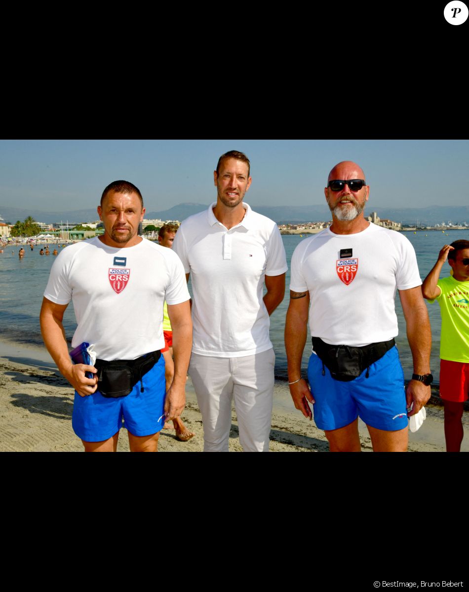 Semi-exclusif - Alain Bernard, l'ancien champion olympique de natation et conseiller municipal d'Antibes Juan les Pins, durant la visite de Roxana Maracineanu, ministre déléguée aux Sports, à Antibes Juan les Pins, le 31 juillet 2020. © Bruno Bebert / Bestimage