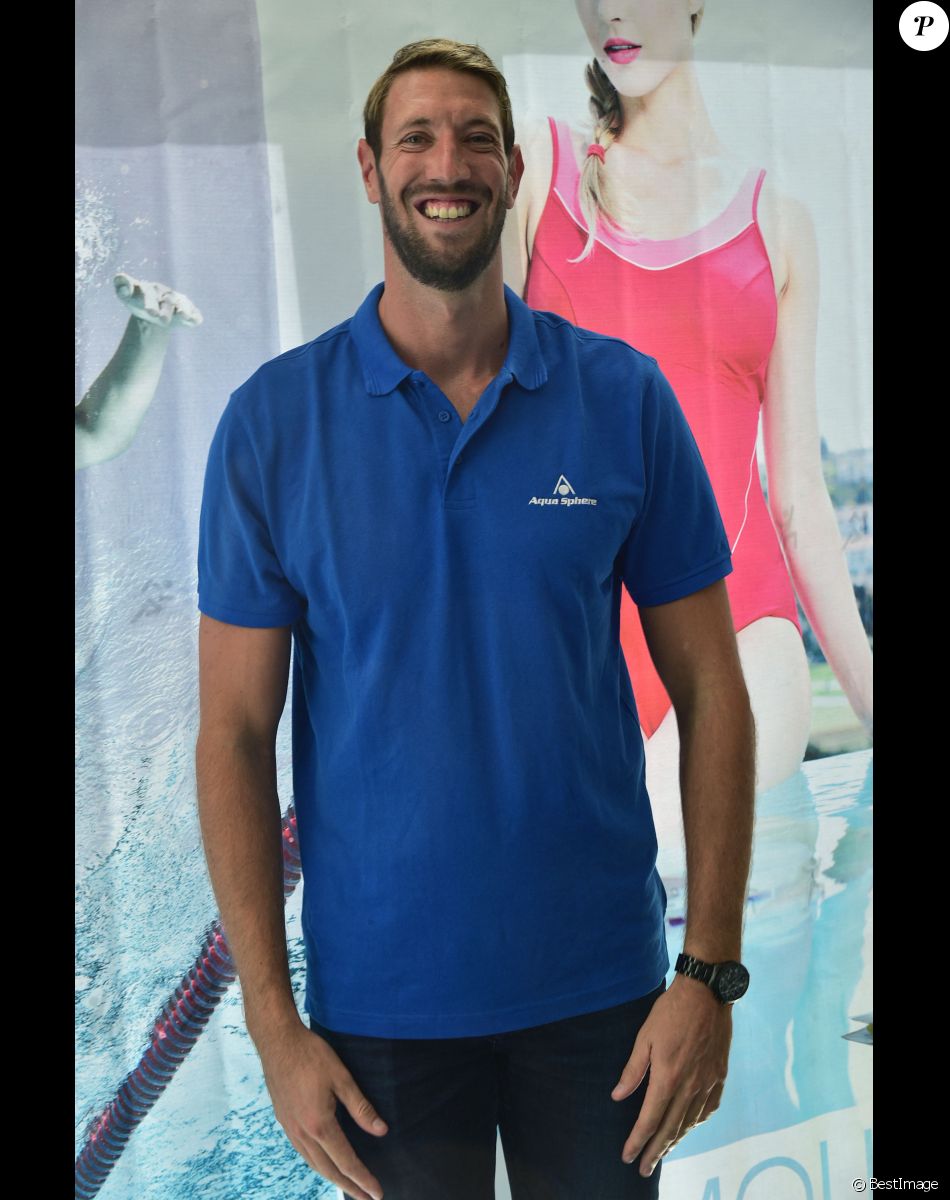 Exclusif - Le nageur Alain Bernard nouveau partenaire de l'équipementier Aqua Sphère a donné un cours de natation et présenté la nouvelle collection Aqua Sphere - Piscine Beaujon, à Paris le 15 septembre 2015