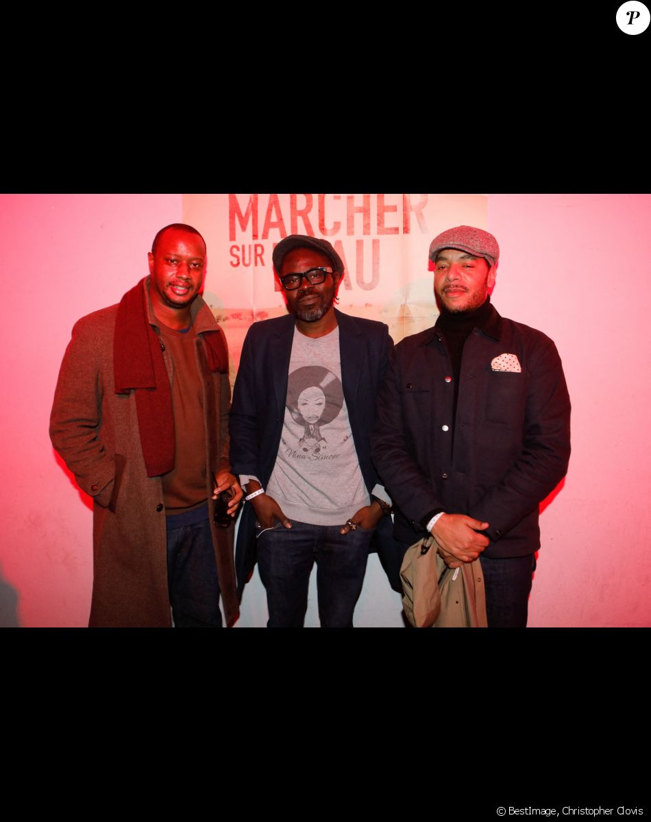 Exclusif - Olivier Bassuet, Féfé (surnommé Feniksi, de son vrai nom Samuël Adebiyi) et Oumar Diawara assistent à la soirée dans le cadre des expositions "six continents, ou plus (1 saison, 6 expositions, 50 artistes)" et de la sortie du film d'A. Maïga "Marcher sur l'eau" au Palais de Tokyo à Paris le 28 novembre 2021. © Christophe Clovis / Bestimage