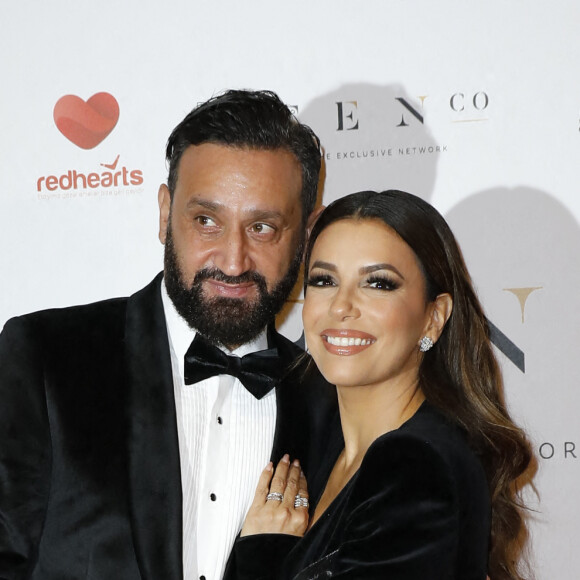 Cyril Hanouna et Eva Longoria - Photocall de la 10ème édition du "Global Gift Gala 2021" à l'hôtel Four Seasons Hotel George V à Paris le 30 octobre 2021. © Marc Ausset Lacroix/Bestimage