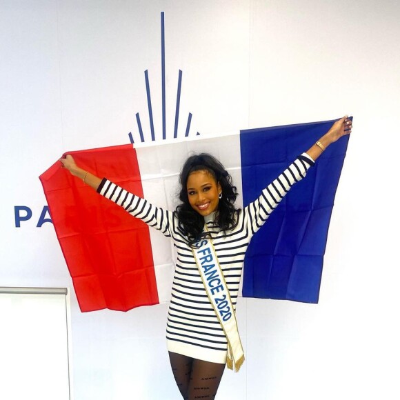 Clémence Botino s'est envolée pour Israël, où se déroulera la compétition Miss Univers, le 12 décembre.