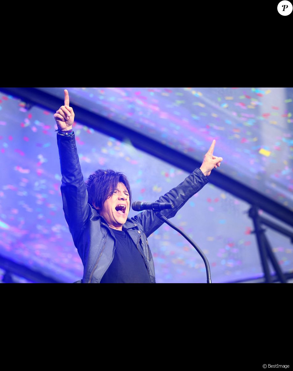 Nicola Sirkis et son groupe Indochine en concert au Stade France à Paris. Le 27 juin 2014.