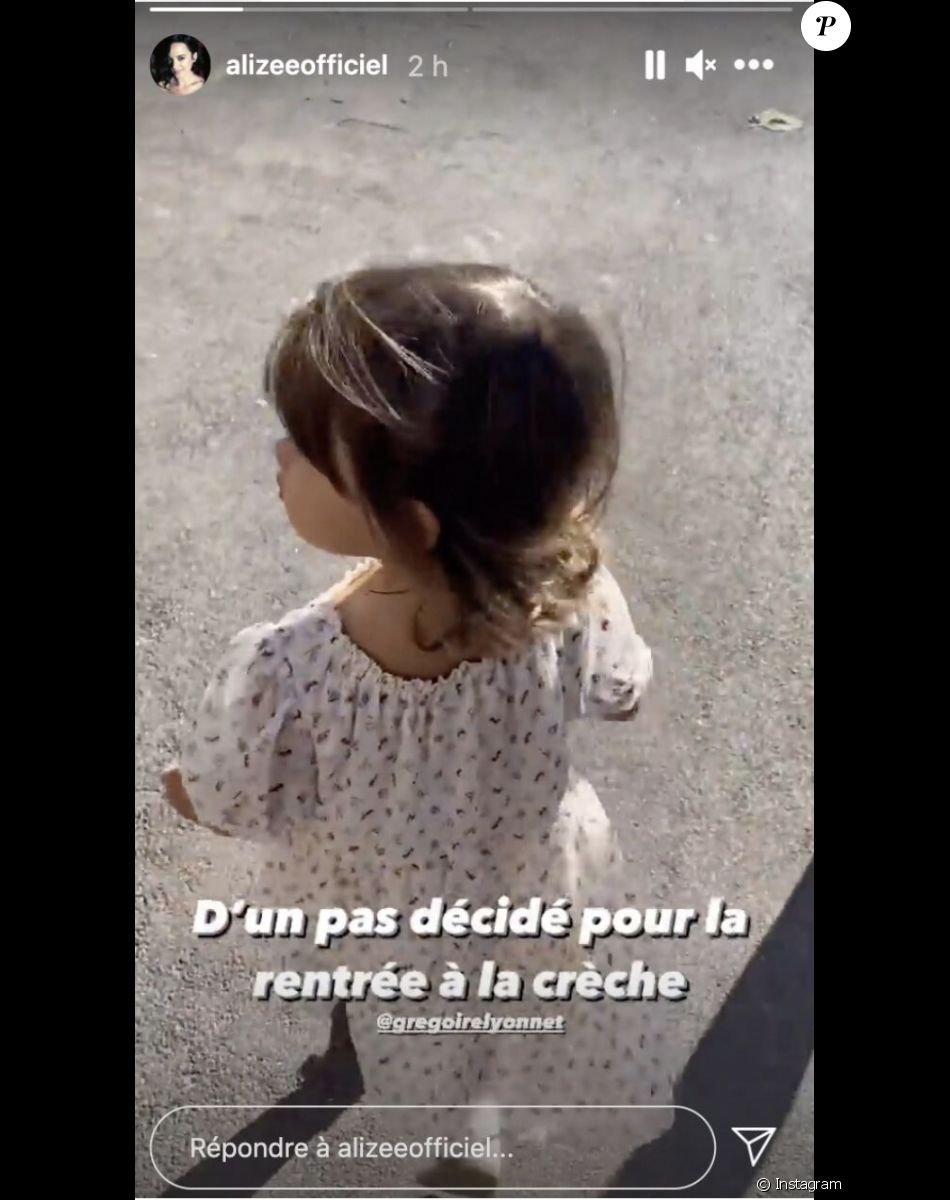 Maggy, la fille d'Alizée, fait son premier jour à la crèche.
