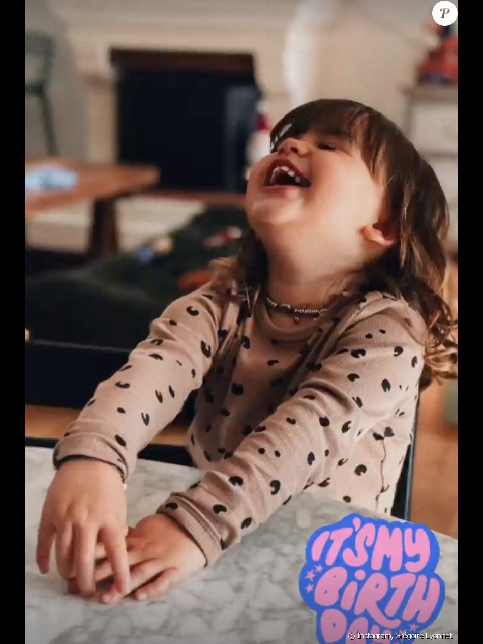 Maggy, la fille d&#039;Alizée et Grégoire Lyonnet, a fêté ses 2 ans. Le 24 novembre 2021.