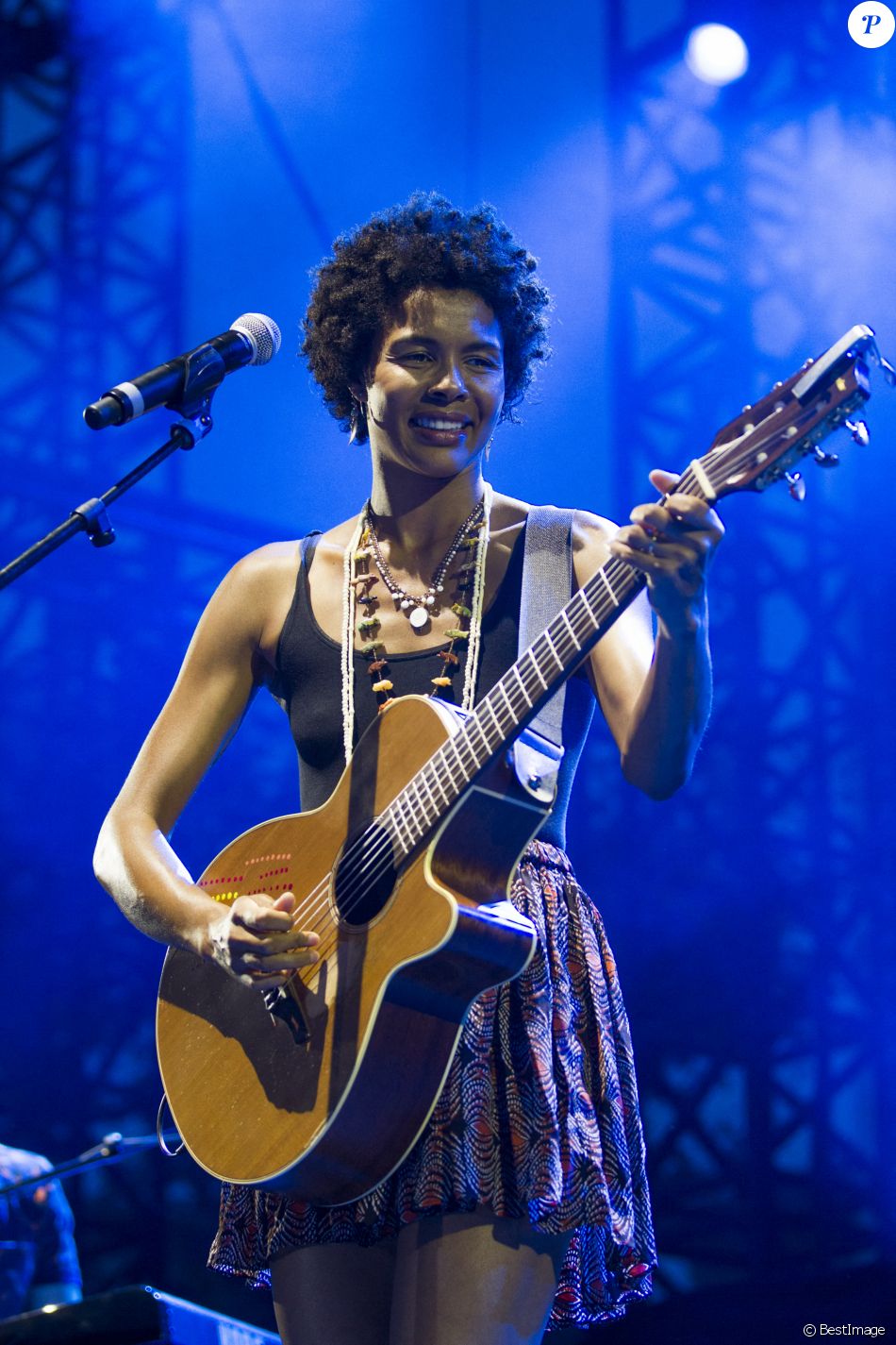 Ayo en concert lors du Festival Nuits du Sud à Vence le 19 juillet 2015.