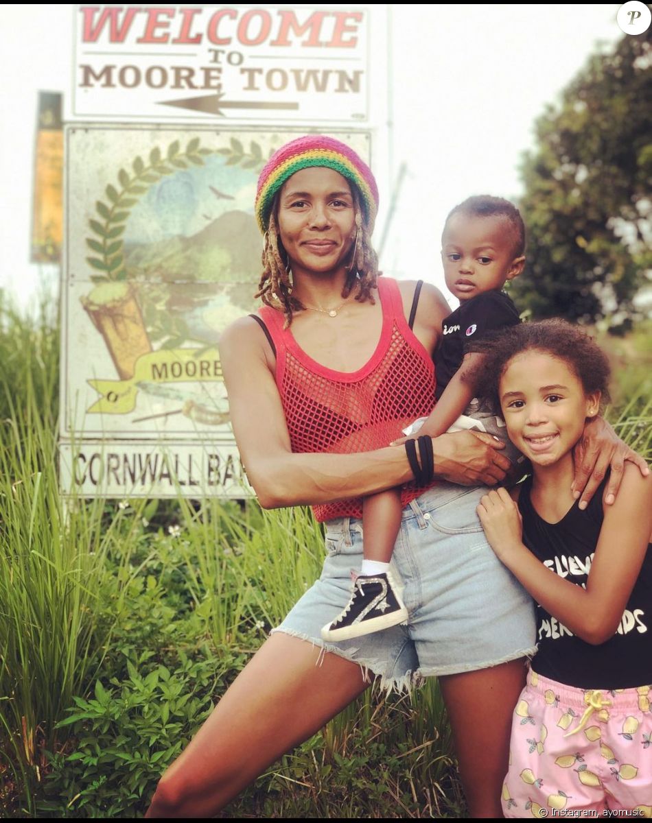 Ayo avec sa fille Billie-Eve et son fils Jimi-Julius sur Instagram, en 2019.