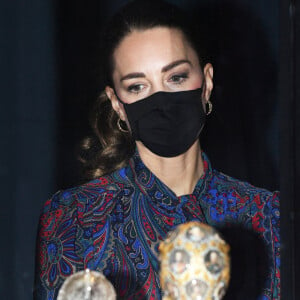 Kate Catherine Middleton, duchesse de Cambridge, en visite à l'exposition "Fabergé in London: Romance to Revolution" au Victoria and Albert Museum à Londres. Le 2 décembre 2021