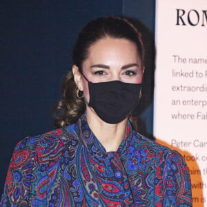 Kate Catherine Middleton, duchesse de Cambridge, en visite à l'exposition "Fabergé in London: Romance to Revolution" au Victoria and Albert Museum à Londres. Le 2 décembre 2021