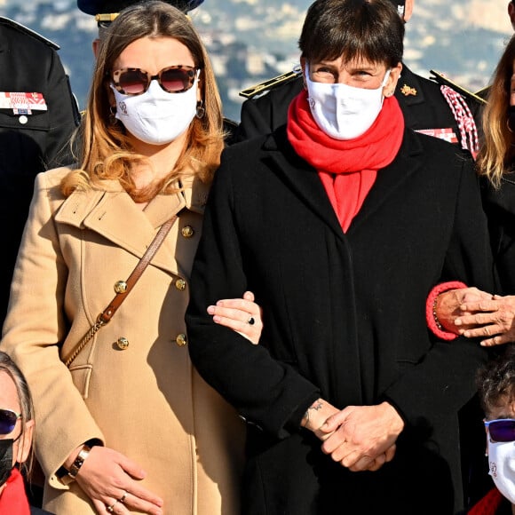 Exclusif - La princesse Stéphanie de Monaco et sa fille Camille Gottlieb participent au déploiement des "Courtepointes" en mémoire des victimes du SIDA, sur le toit du Musée Océanographique de Monaco, le 1er décembre 2021.