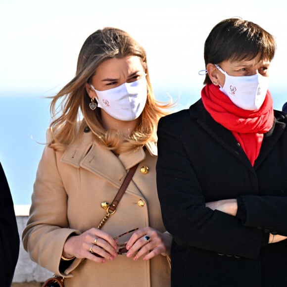 Exclusif - La princesse Stéphanie de Monaco et sa fille Camille Gottlieb participent au déploiement des "Courtepointes" en mémoire des victimes du SIDA, sur le toit du Musée Océanographique de Monaco, le 1er décembre 2021.