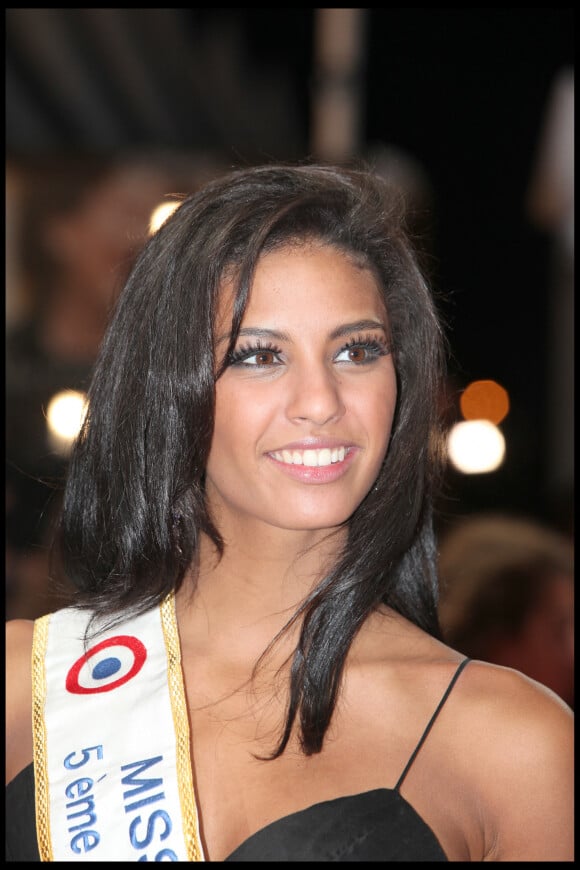Chloé Mortaud (Miss France 2009) - Tapis rouge du film "Julie et Julia" au 35e Festival du film américain de Deauville.
