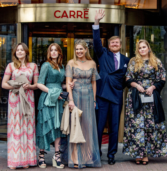 La reine Maxima et le roi Willem-Alexander des Pays-Bas, la princesse Amalia, la princesse Ariane et la princesse Alexia et la princesse Beatrix arrivant au théâtre Carre pour l'émission spéciale "Une vie pleine de musique" à l'occasion du 50 ème anniversaire de la reine qui aura lieu le 17 mai 2021 à Amsterdam. Amsterdam le 12 mai 2021