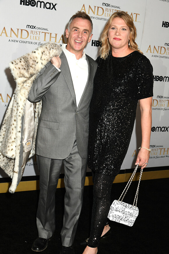 David Eigenberg et son épouse Christy assistent à l'avant-première de la série "And Just Like That..." au Musée d'Art Moderne. New York, le 8 décembre 2021.