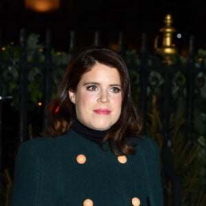 La princesse Eugenie, duchesse d'York - La famille royale arrive au service de chant communautaire Together At Christmas à l'abbaye de Westminster à Londres le 8 décembre 2021.