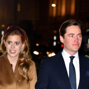 La princesse Beatrice, duchesse d'York et son mari Edoardo Mapelli Mozzi - La famille royale arrive au service de chant communautaire Together At Christmas à l'abbaye de Westminster à Londres le 8 décembre 2021.